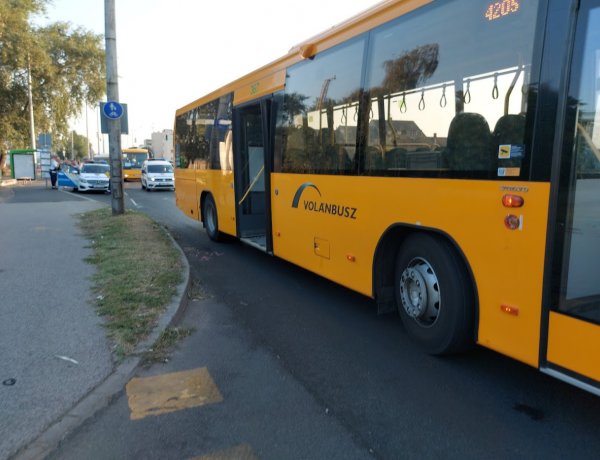 A Vasgyár utcán egy autóbuszon történt baleset