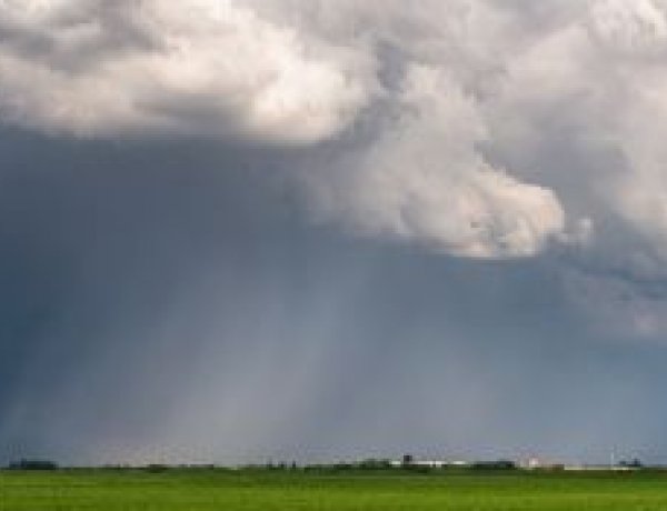 Ma 40 fok is lehet, de jöhet a hidegfront, mutatjuk hol eshet