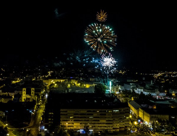Színes programok, plusz buszjáratok az ünnepnapon
