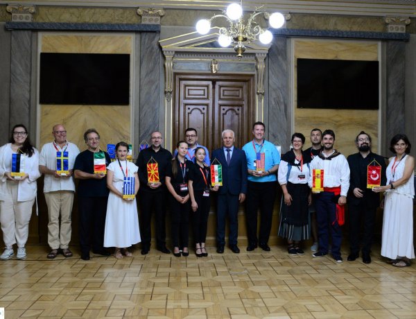 Cantemus Fesztivál: a sikeres, csütörtöki folklór est előtt a polgármester fogadta a karvezetőket a városházán