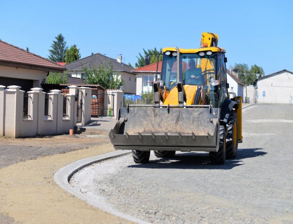 Folytatódó útépítések kormányzati támogatásból