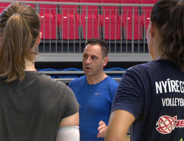 Rövidesen edzőmeccsek - Munkában a röplabdások