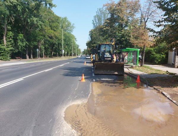 Nagynyomású ivóvízcső törött el ma délelőtt a Sóstói út és az Etel köz kereszteződésében