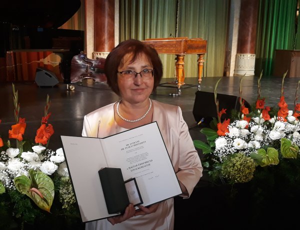 Lovagkereszt – Állami kitüntetés dr. Jankáné dr. Puskás Bernadett művészettörténésznek, a Nyíregyházi Egyetem oktatójának