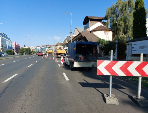 Szombaton lezárták a Vay Ádám körúton a külső jobbra kanyarodó sáv egy részét