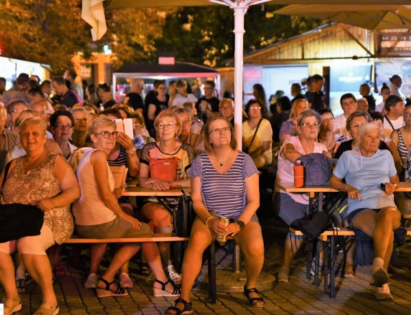 Keddi VIDOR ajánló: nagysikerű színházi előadások, tűzzsonglőrök, a Kossuth téri Nagyszínpadon Horgas Eszter, Falusi Mariann és a  Class Jazz Band