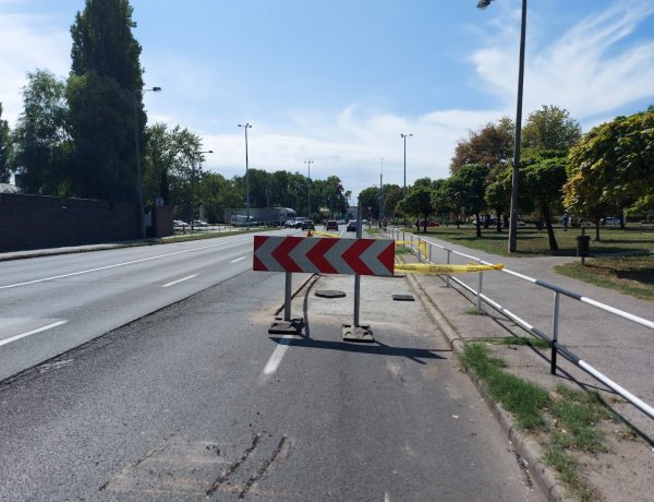 Szerdára helyreállították a megsüllyedt burkolatot a Korányi Frigyes utcán