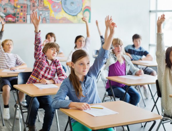 Becsengettek: jelenléti oktatással kezdődik a tanév több mint egymillió általános és középiskolás diák számára