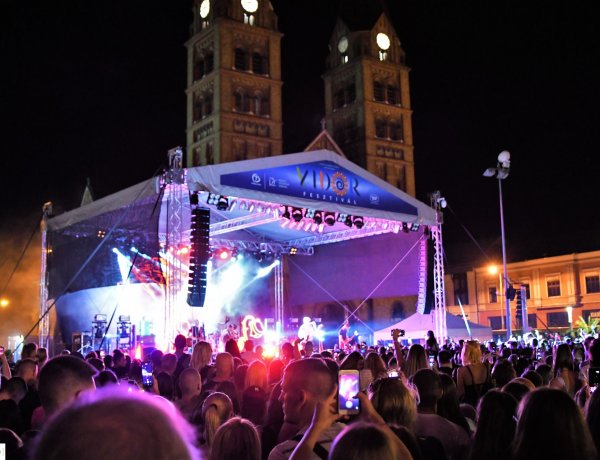 Csütörtöki VIDOR ajánló: Ivan & The Parazol és Magna Cum Laude a Kossuth téri nagyszínpadon