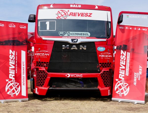 Elkezdődik a nagy sorozat - egy hónap alatt négy verseny