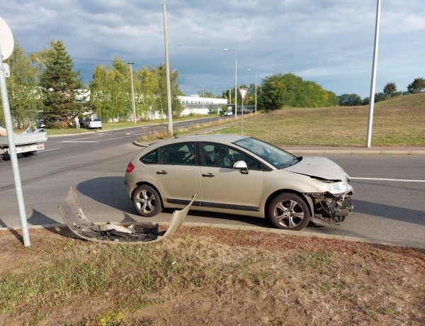 Kedden délelőtt a 4-es Huszárok útján történt baleset