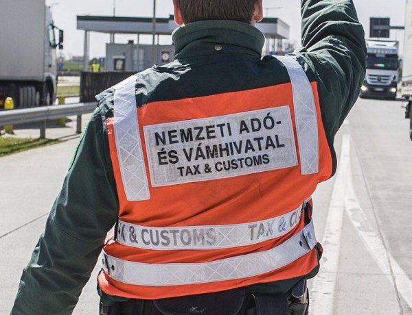 Veszélyes eszközökkel utaztak