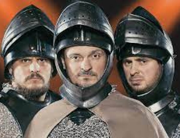 Spamalot, avagy a Gyalog galopp – Szent Grál a színházban