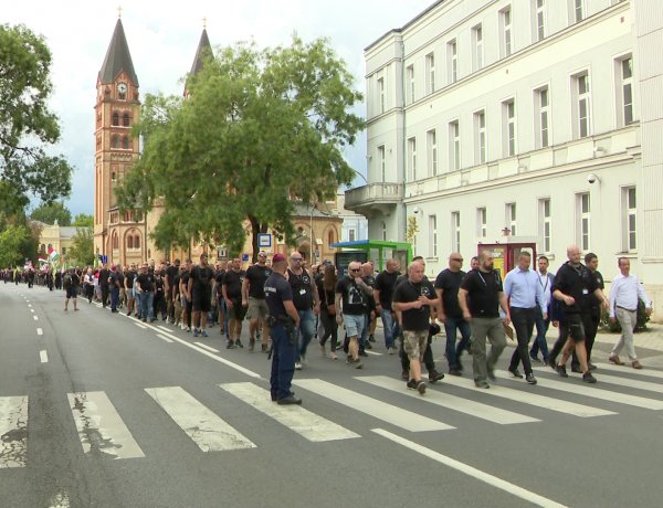 Tüntetés a Kossuth téren – A Mi Hazánk Mozgalom hívta össze a szimpatizánsait