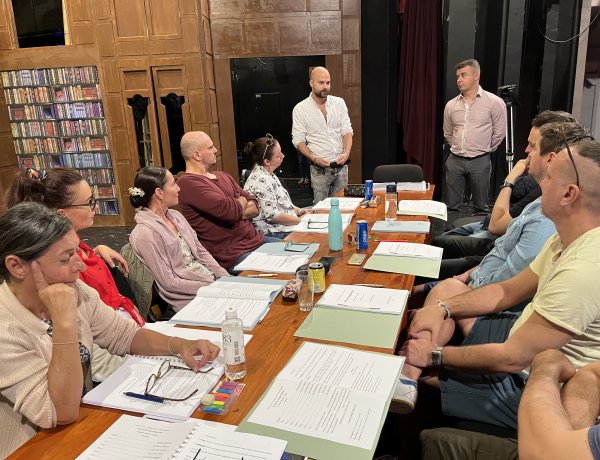 Megtartották a Ma este megbukunk című előadás olvasópróbáját a Móricz Zsigmond Színházban