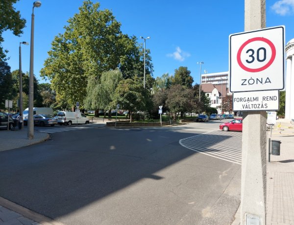 Forgalmirend-változás lépett érvénybe a Hősök terén