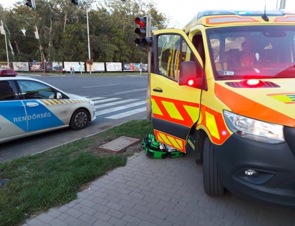 Két kerékpáros ütközött össze az Európa Hotel mellett
