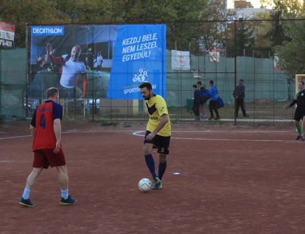 Féltávnál a kispályások - Kilenc csapat még százszázalékos