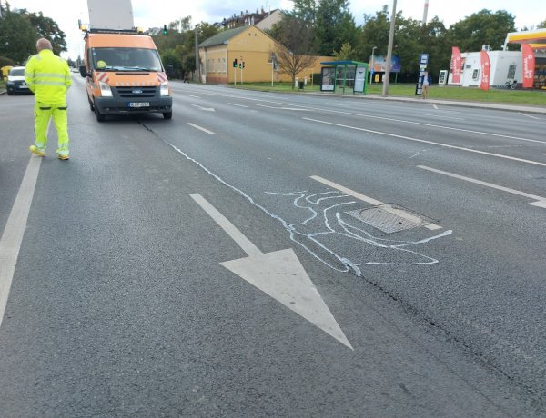 A nagykörút hajszálrepedéseinek tömítését végzik a szakemberek, jelenleg a Mező utcánál tartanak a munkálatok