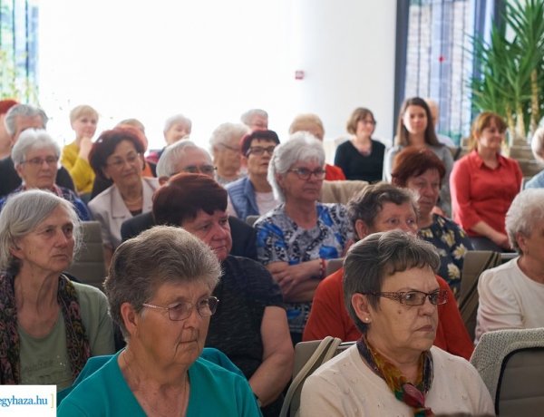 Idősek Akadémiája – Alzheimer Café az Őz utcai központban
