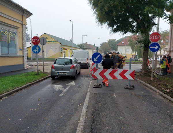 Megváltozott a forgalmi rend az Eötvös utcán