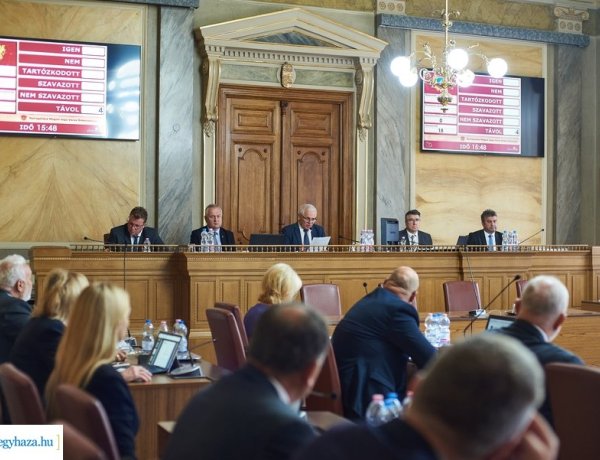 Közgyűlés – Több mint 20 napirendi pontról döntöttek a képviselők