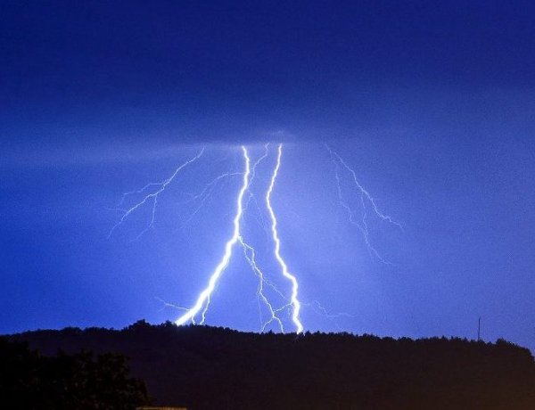 Viharok jönnek-mennek, jégesővel, erős széllel