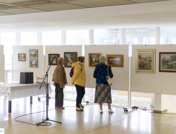 Alkotó Idősek – Október 12-ig látogatható a tárlat a Váci Mihály Kulturális Központban