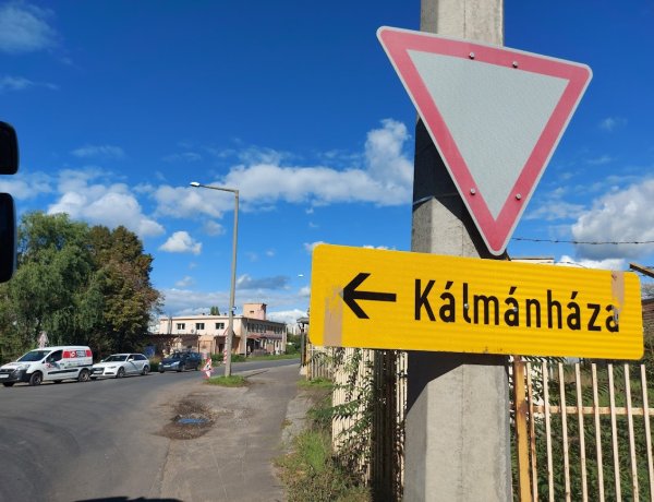 Útbaigazító táblák és a terelőutak jelzése segíti a közlekedést a nagykörút bezárásával kapcsolatos munkálatok idején