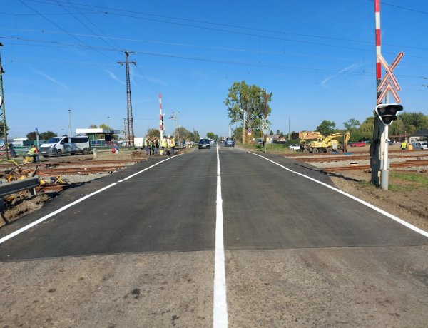 Elkészült a Tokaji úti vasúti átjáró felújítása