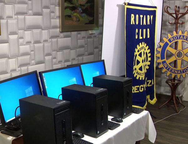 Adomány – A Rotary Club 20 asztali számítógépet adományozott