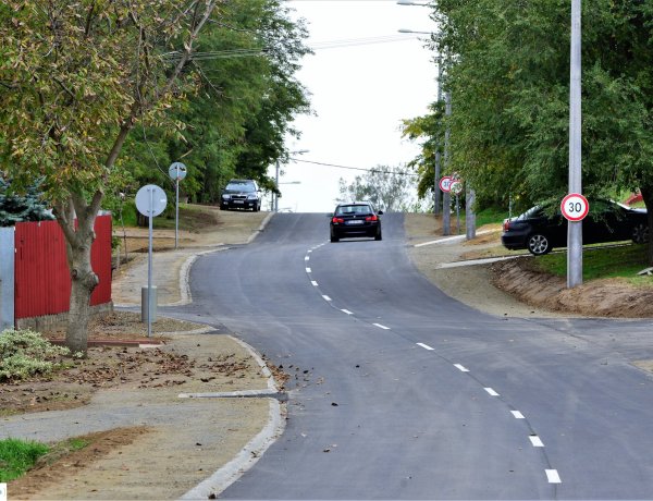 20 utcában épül aszfaltozott út, és 4 utcában valósul meg teljes útfelújítás Nyíregyházán