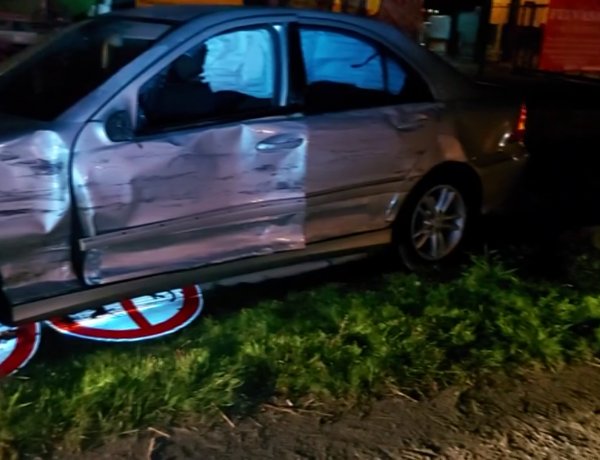 Szerda éjszaka a 41-es számú főúton ütközött két jármű