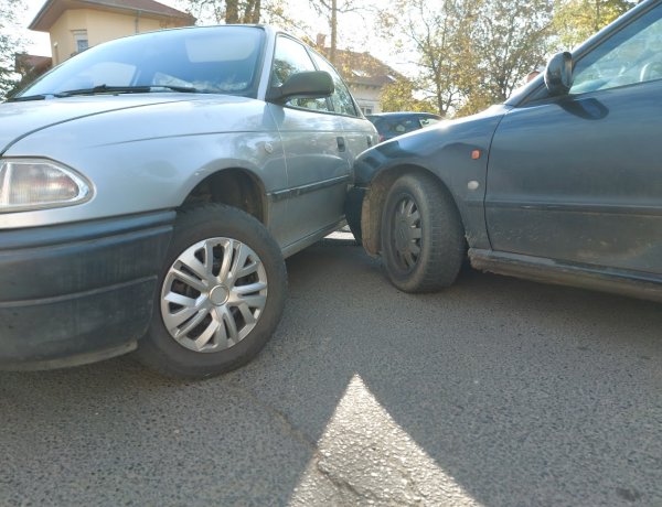 Csütörtök délelőtt az Ady Endre utcán ütközött két autós