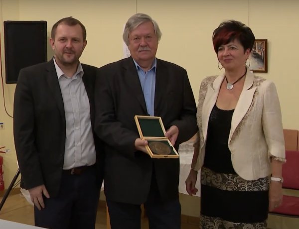Móricz Zsigmond-emlékérem: Szentmártoni Szabó Géza kapta a Móricz egyesület kitüntetését