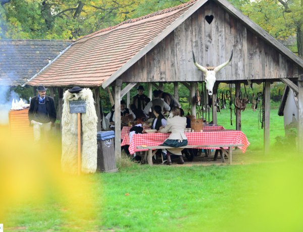 Százezredik látogató a múzeumfaluban – A Pásztorforgatagon köszöntötték a vendéget