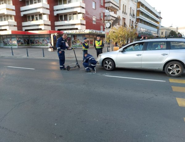 Vasárnap este egy roller és egy személyautó ütközött össze a Zrínyi Ilona utcán