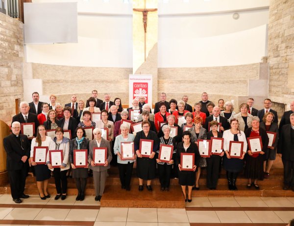 Átformálni a szíveket és a világot – Átadták a Karitász önkénteseinek országos elismerését