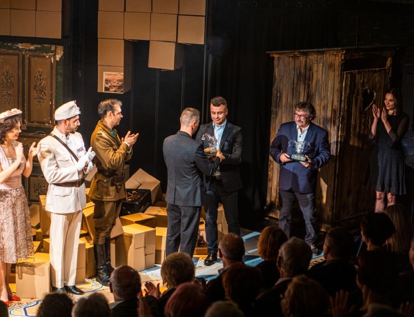 Újabb VIDOR-díjakat adtak át – Békéscsabán a legjobb előadásért és a legjobb díszletért járó díj is gazdára talált