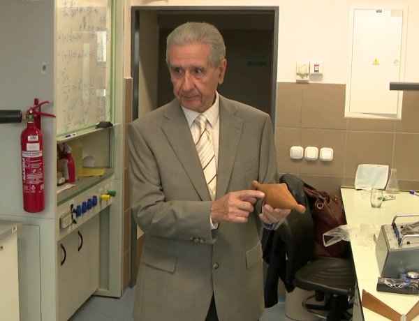 Prométheusz-érem – Hadházy Tibor, az egykori Nyíregyházi Főiskola Fizika Tanszékének vezetője kapta idén a kitüntetést