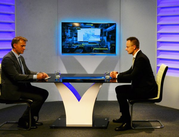 Exkluzív miniszteri interjú: Szijjártó Péter volt a Nyíregyházi Televízió stúdiójának vendége