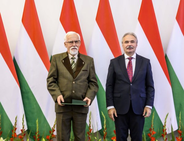 Elismerés a NYÍRERDŐ Zrt. nyugalmazott vezérigazgató-helyettesének