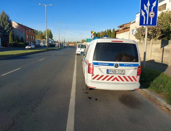 Szabálytalan sávváltás miatt ütközött két jármű a Váci Mihály utcán