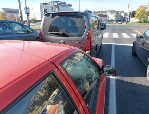 Baleset történt péntek délután a Vay Ádám körúton