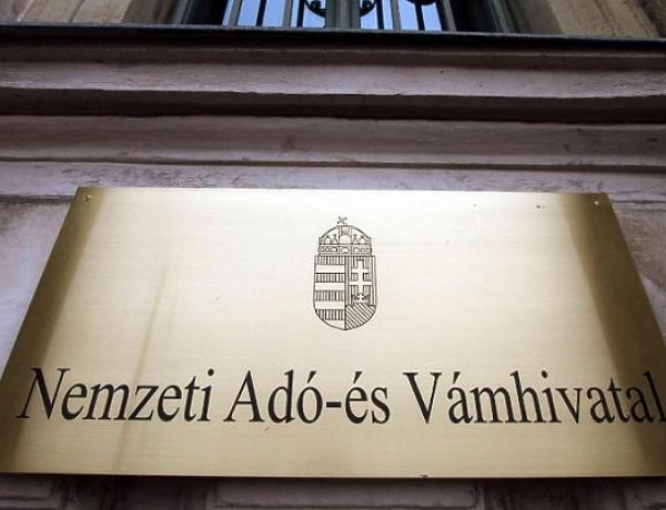 Reflektorfényben a NAV árverése