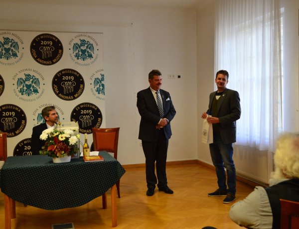 „Hat évtized a régióban” – Ünnepi kötet dr. Rémiás Tibor 60. születésnapjára