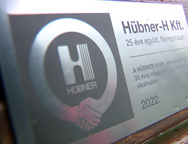 Zöldítés – 25 fát és 10 padot kapott a múzeumfalu a 25 éves Hübnertől