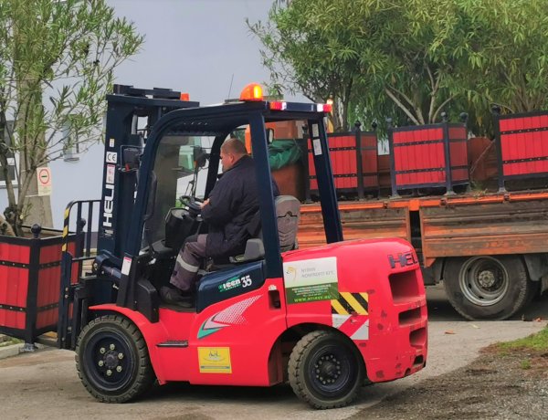 A NYÍRVV munkatársai megkezdték Nyíregyháza közterületeinek téliesítését