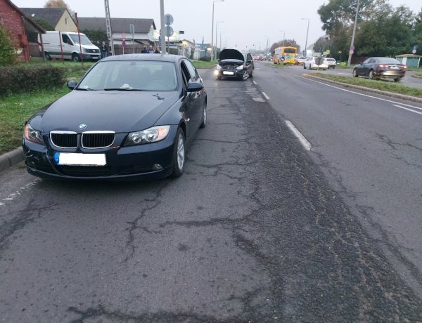 Pénteken reggel két személyautó karambolozott az Orosi úton
