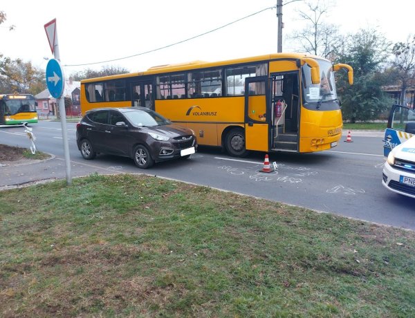 Egy busz takarásából kilépő gyalogost ütött el egy autós a Rákóczi utcán